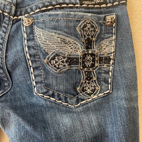 Miss Me Jeans Size 26 Boot Cut Embellished Cross Pockets Denim Medium Wash - Picture 1 of 13